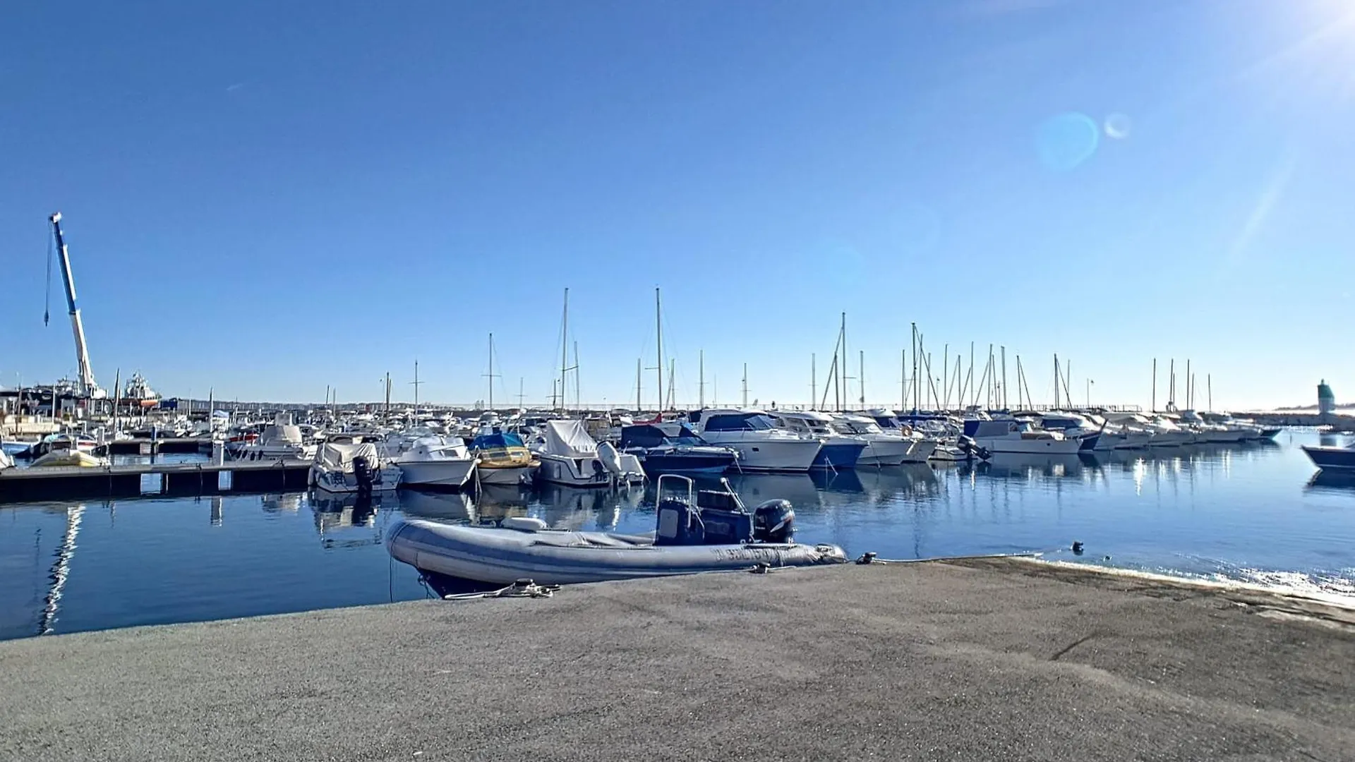 Henri Camille Real Estate- Le Cap - 2 Bedrooms Apt Sea View Cannes Feriehus
