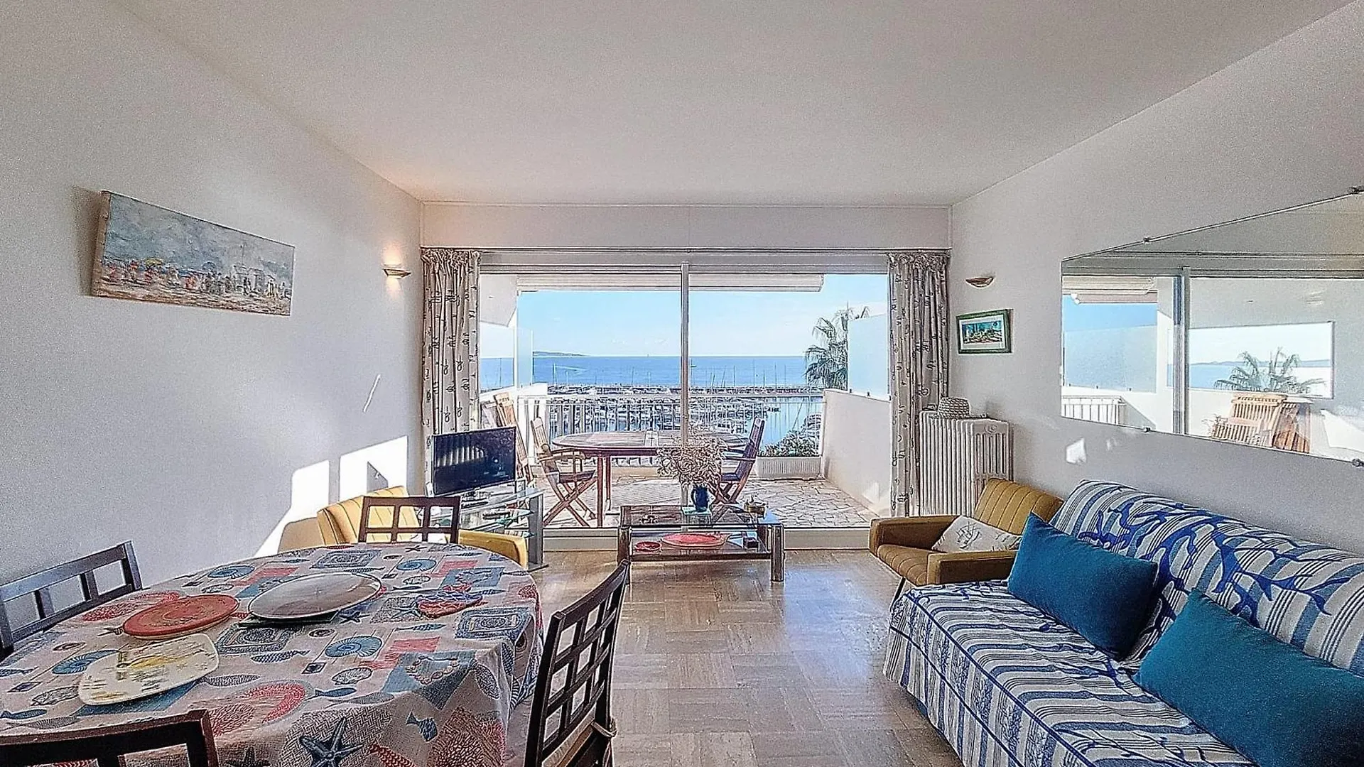 Henri Camille Real Estate- Le Cap - 2 Bedrooms Apt Sea View Cannes Feriehus