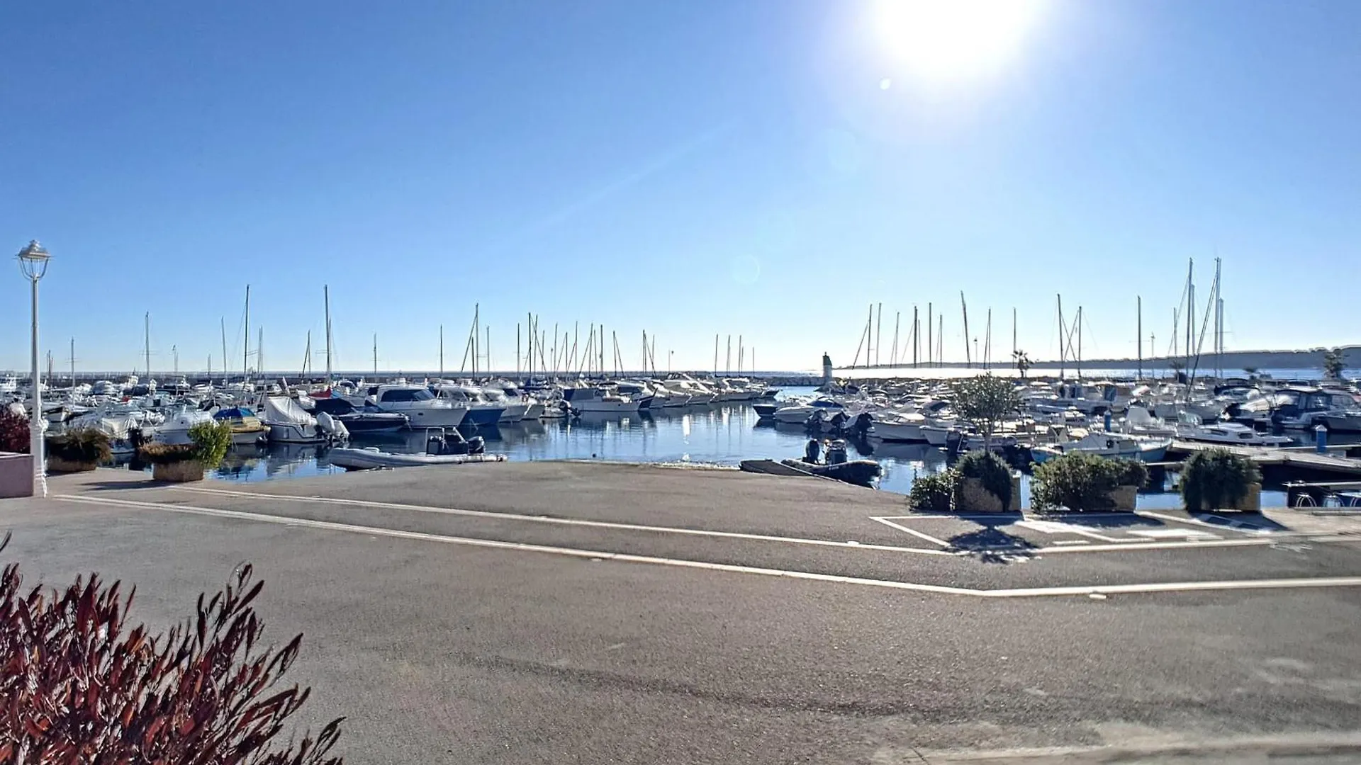 Дом отдыха Henri Camille Real Estate- Le Cap - 2 Bedrooms Apt Sea View Канны