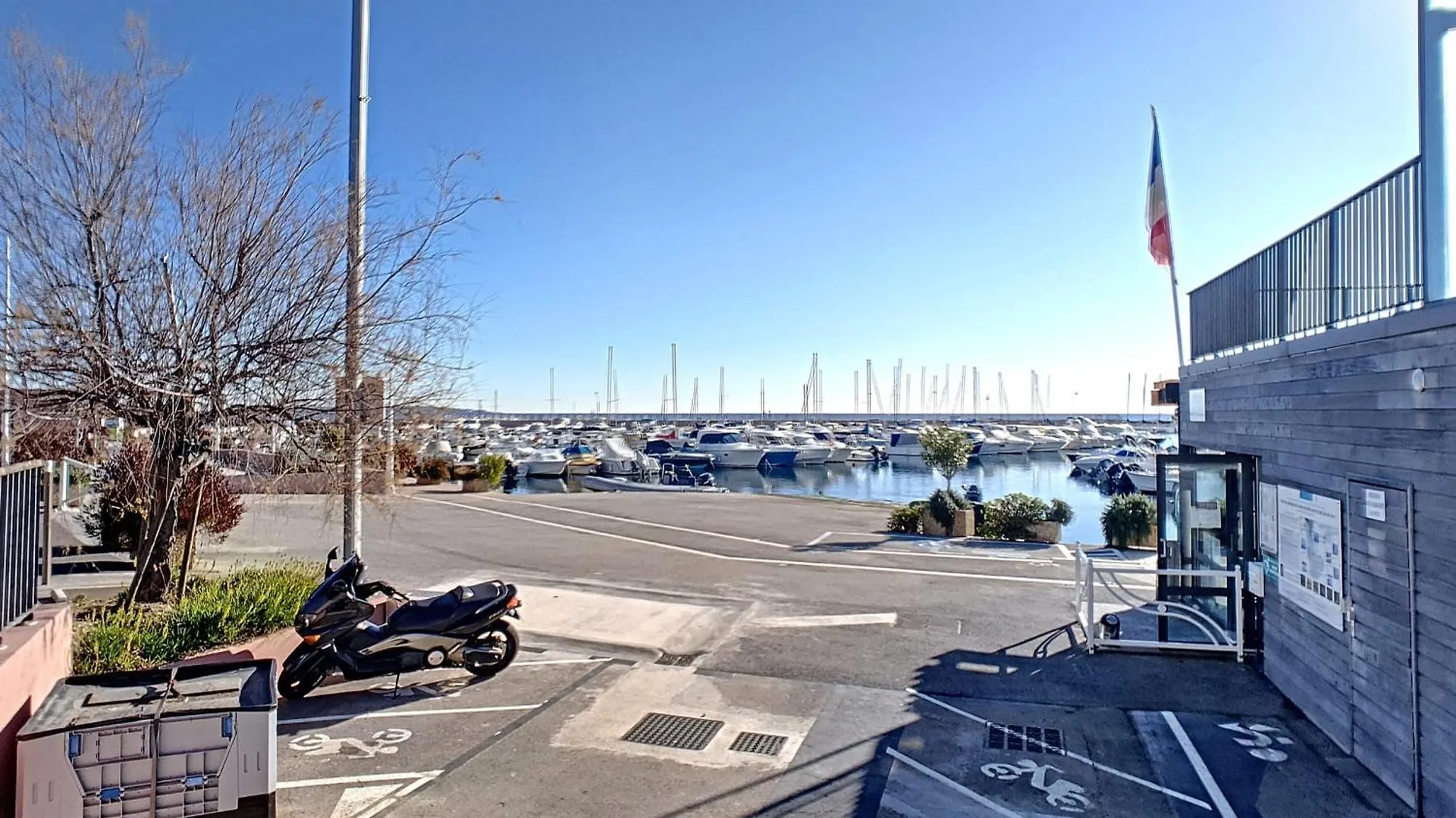Holiday home Henri Camille Real Estate- Le Cap - 2 Bedrooms Apt Sea View Cannes
