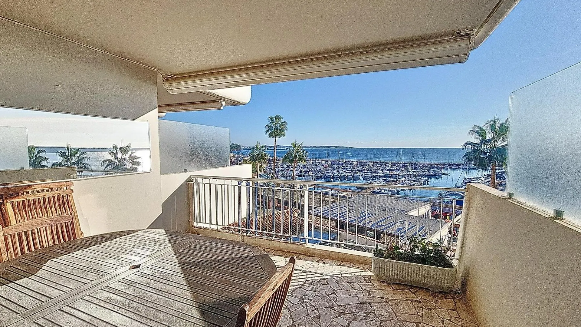 Henri Camille Real Estate- Le Cap - 2 Bedrooms Apt Sea View Cannes France
