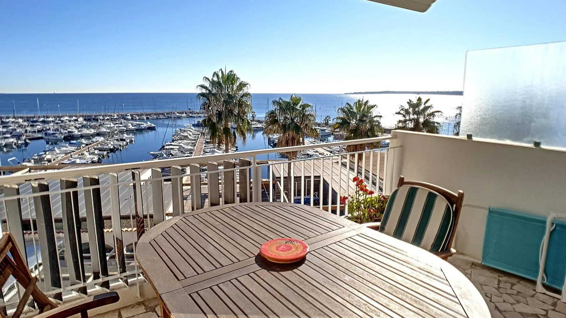 Henri Camille Real Estate- Le Cap - 2 Bedrooms Apt Sea View Cannes 0*,  France